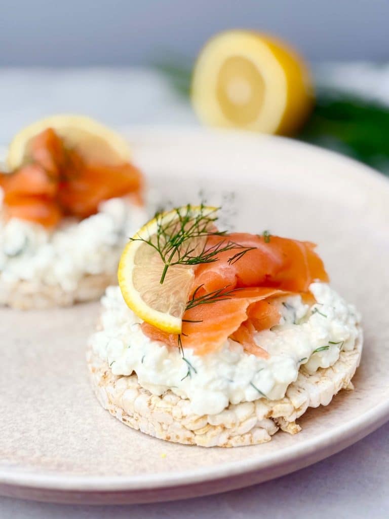Rice cake layered with herbed cottage cheese, smoked salmon, fresh dill, and lemon slice.