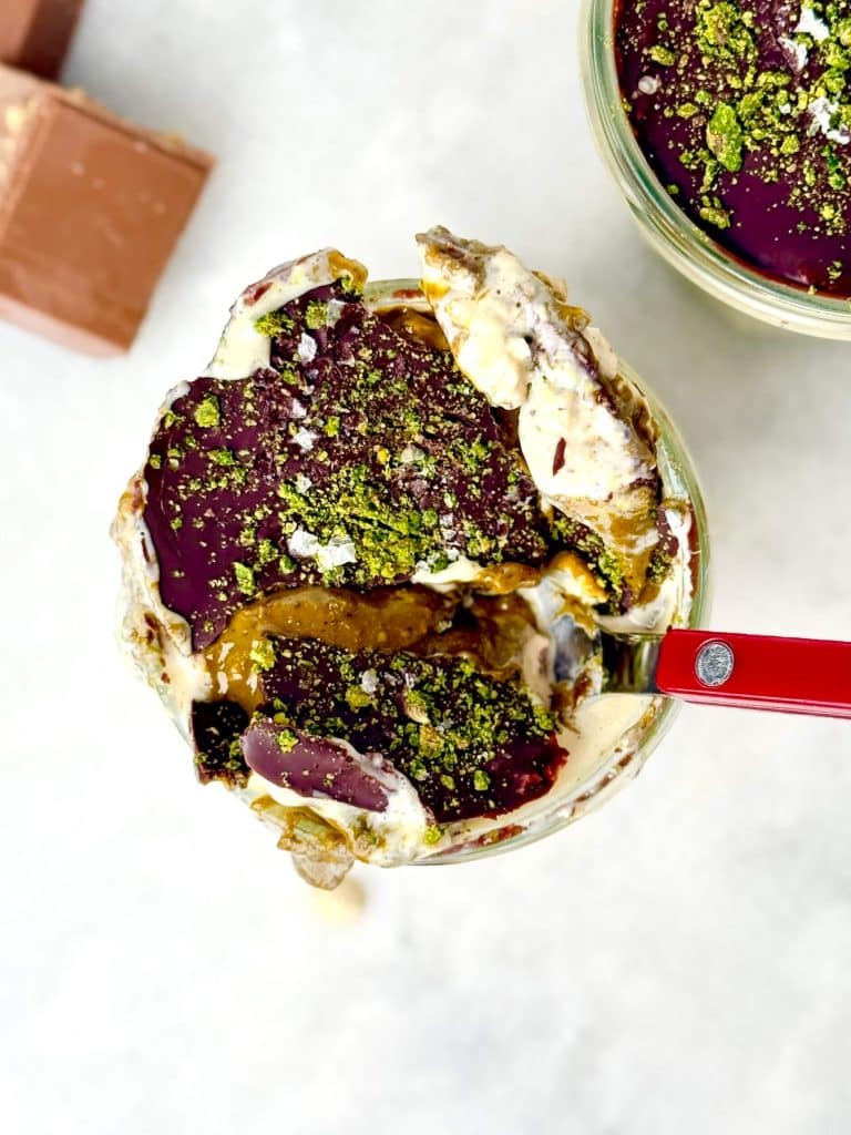 Dubai chocolate pistachio overnight oats with a crackable dark chocolate shell and pistachio topping