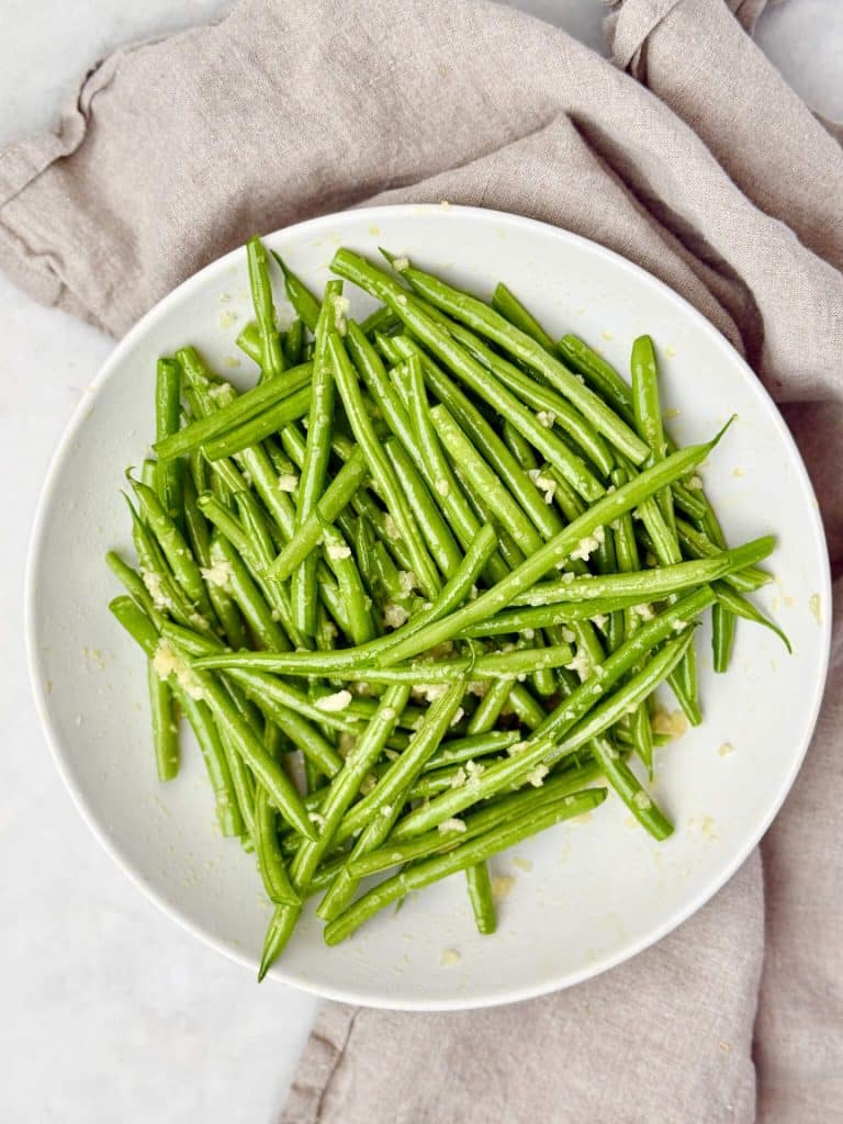 Garlicky Green Beans Seasoned Plate
